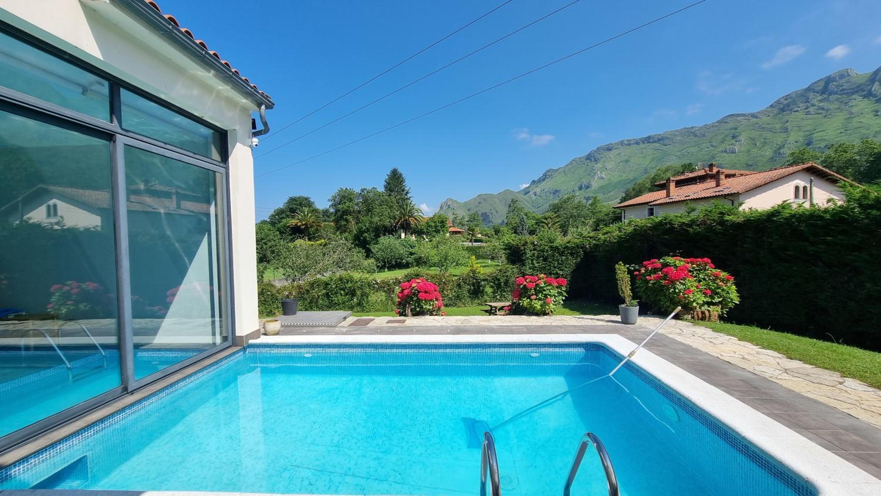 Villa Llanes Piscina Interior y Exterior – Talima