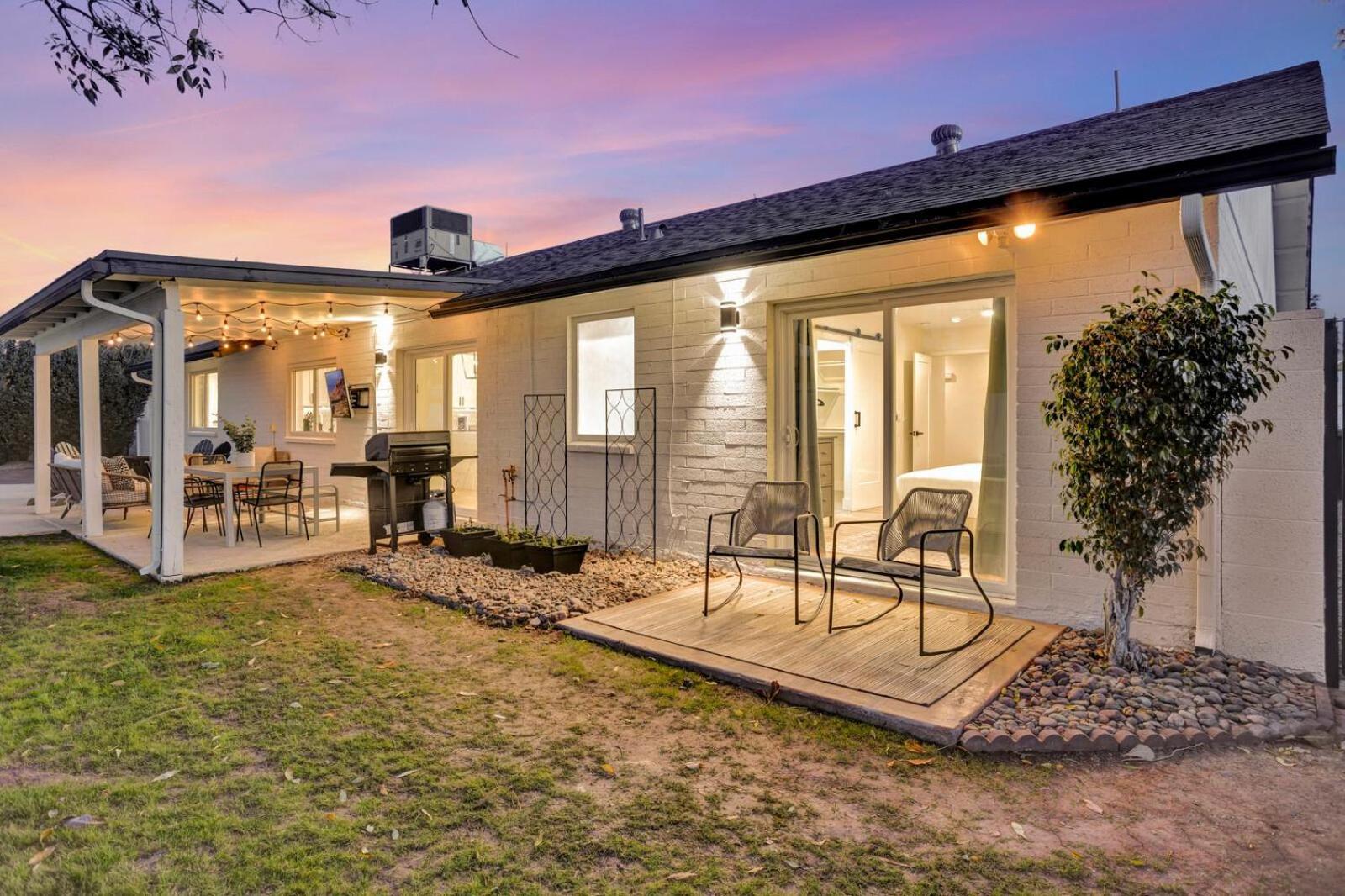 Slice Of Paradise, Remodel w FREE Heated Pool