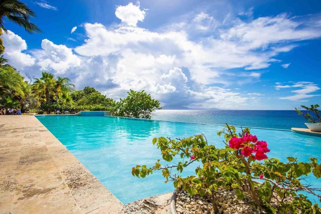 Beachfront Luxury Apartment