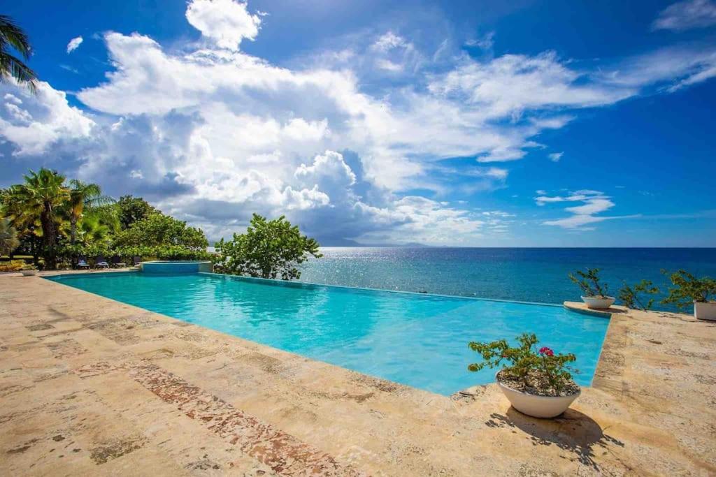 Beachfront Luxury Apartment