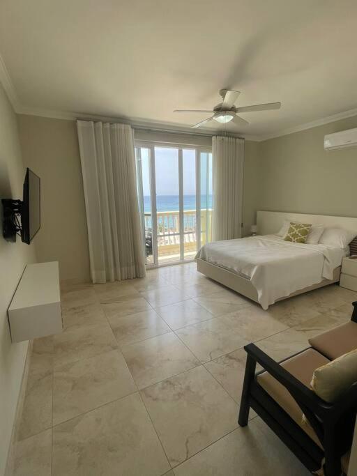 Beachfront Luxury Apartment
