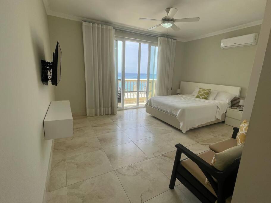 Beachfront Luxury Apartment