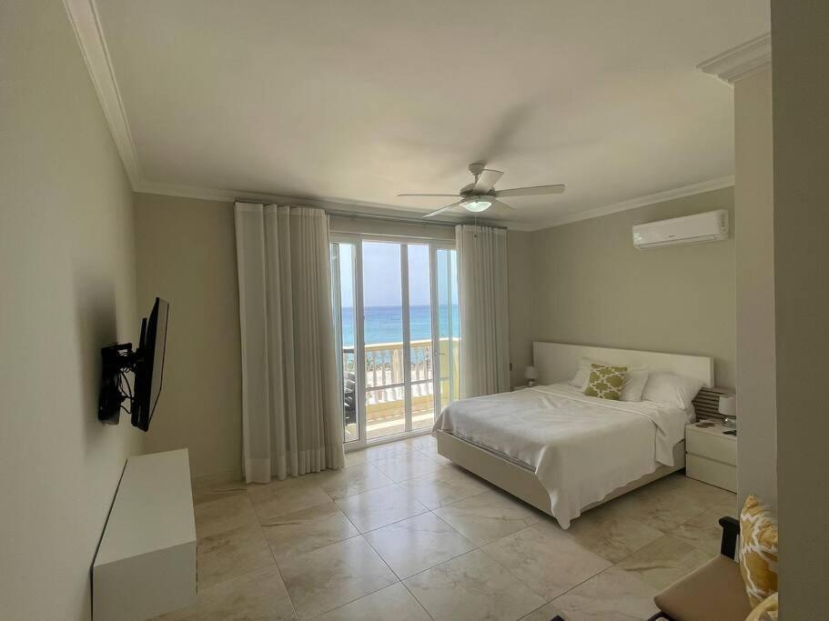 Beachfront Luxury Apartment