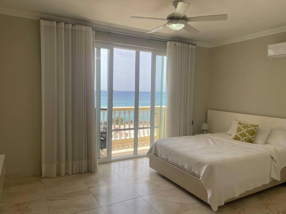 Beachfront Luxury Apartment