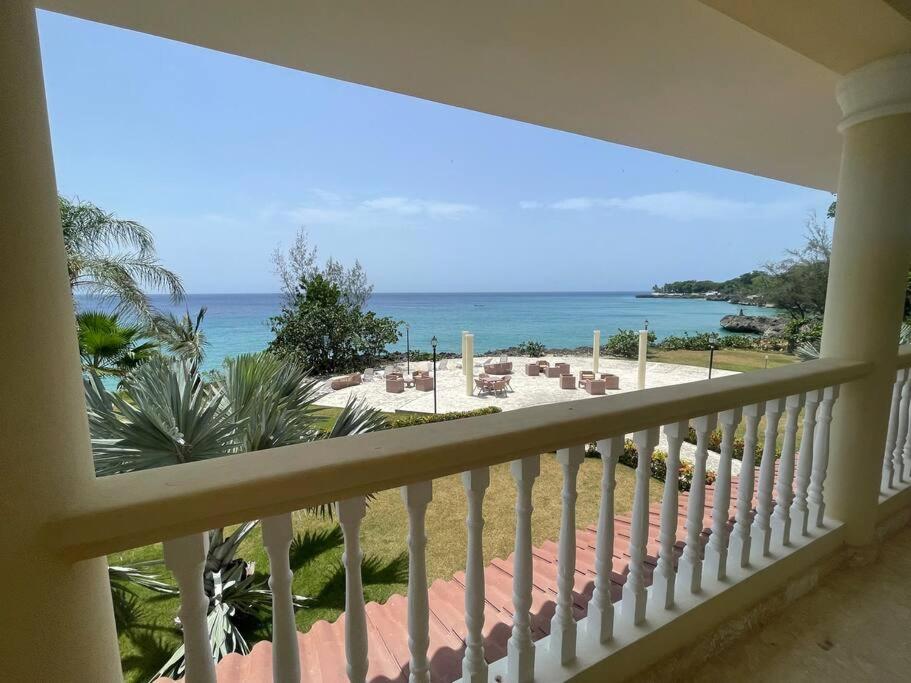 Beachfront Luxury Apartment