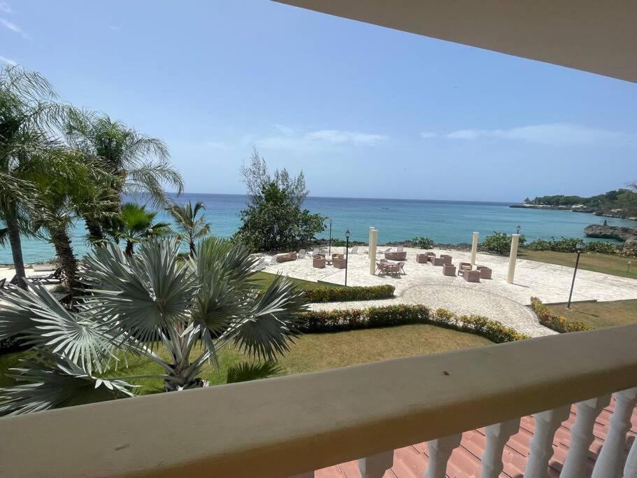 Beachfront Luxury Apartment