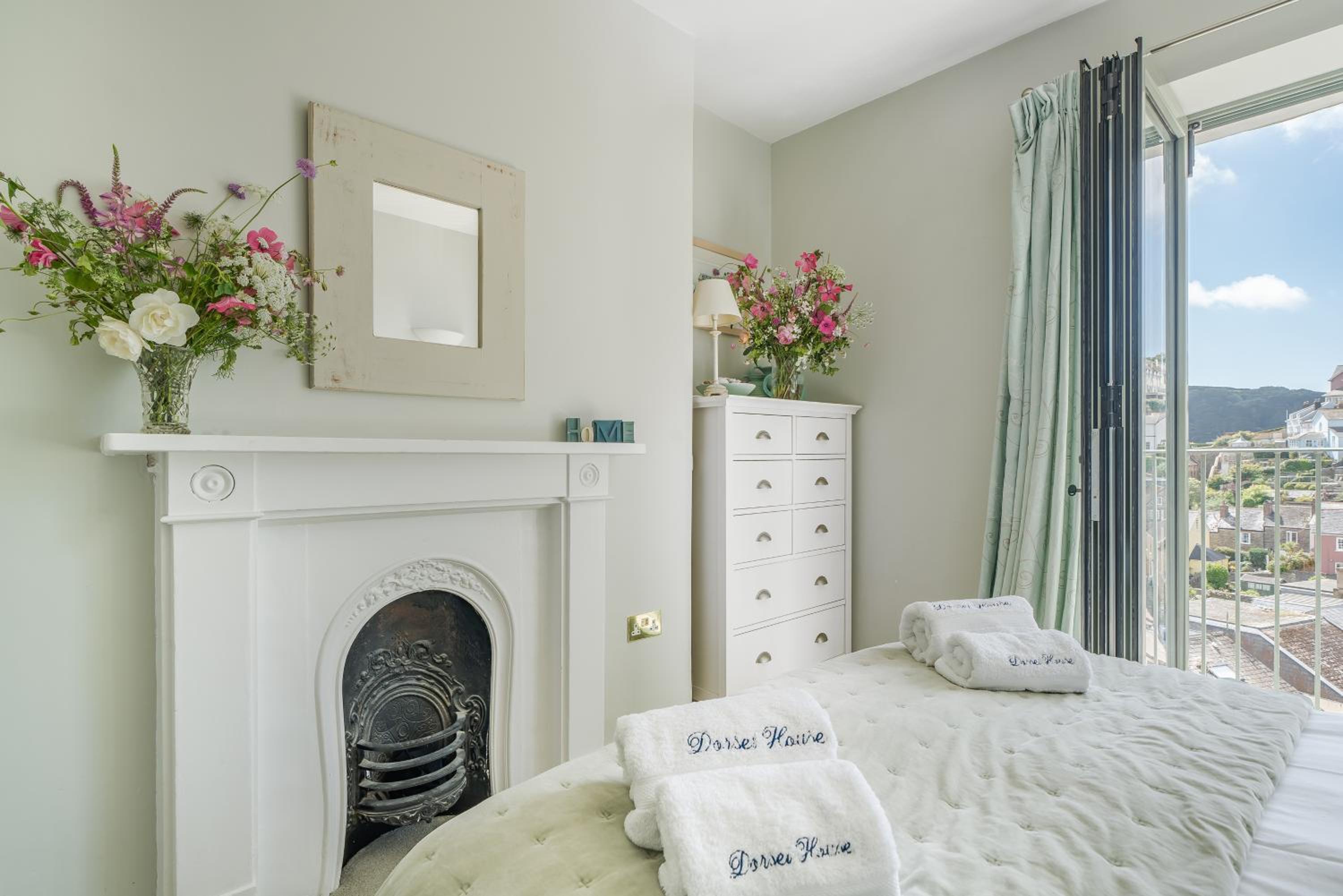 Dorset House, Salcombe, with Free Parking