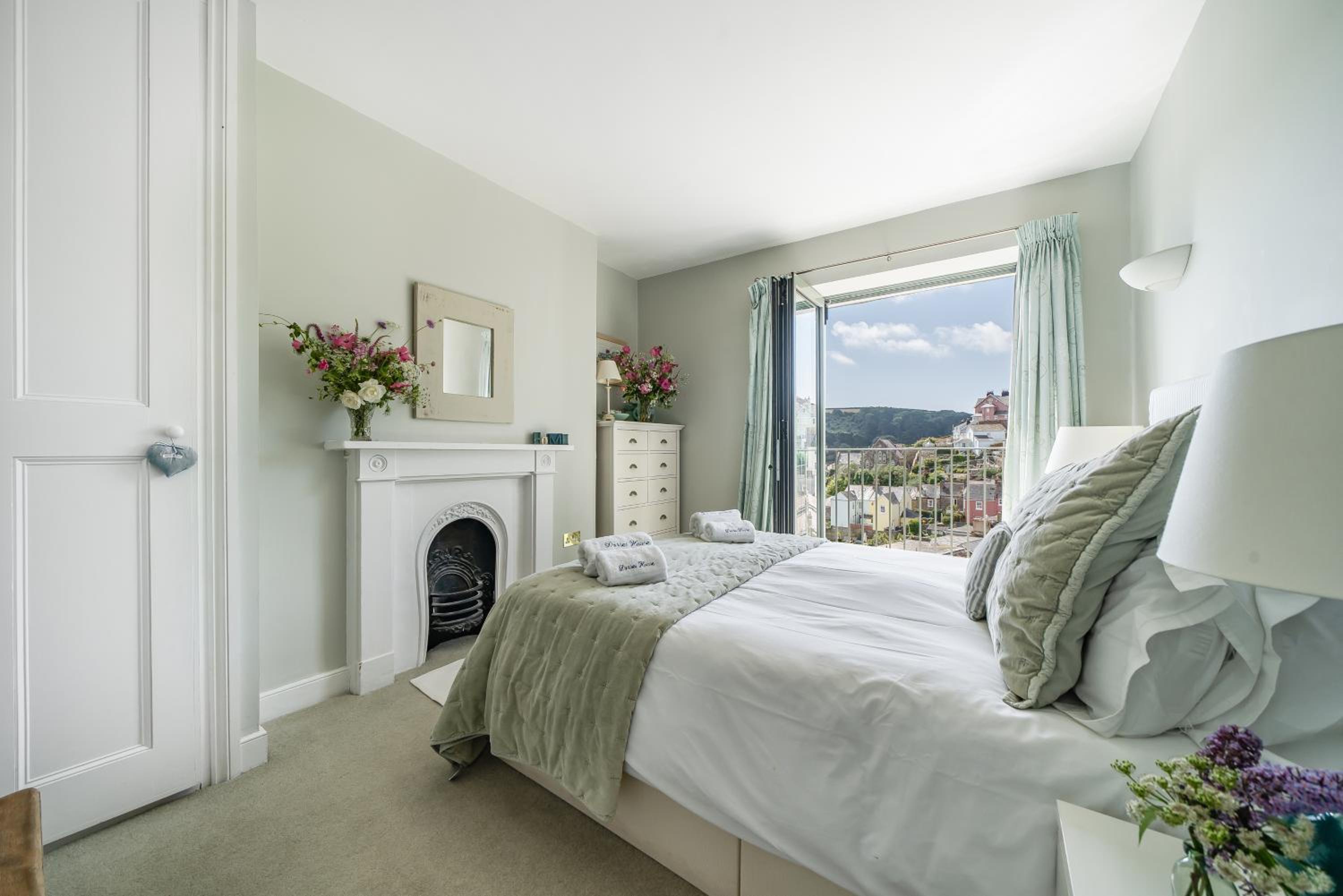 Dorset House, Salcombe, with Free Parking