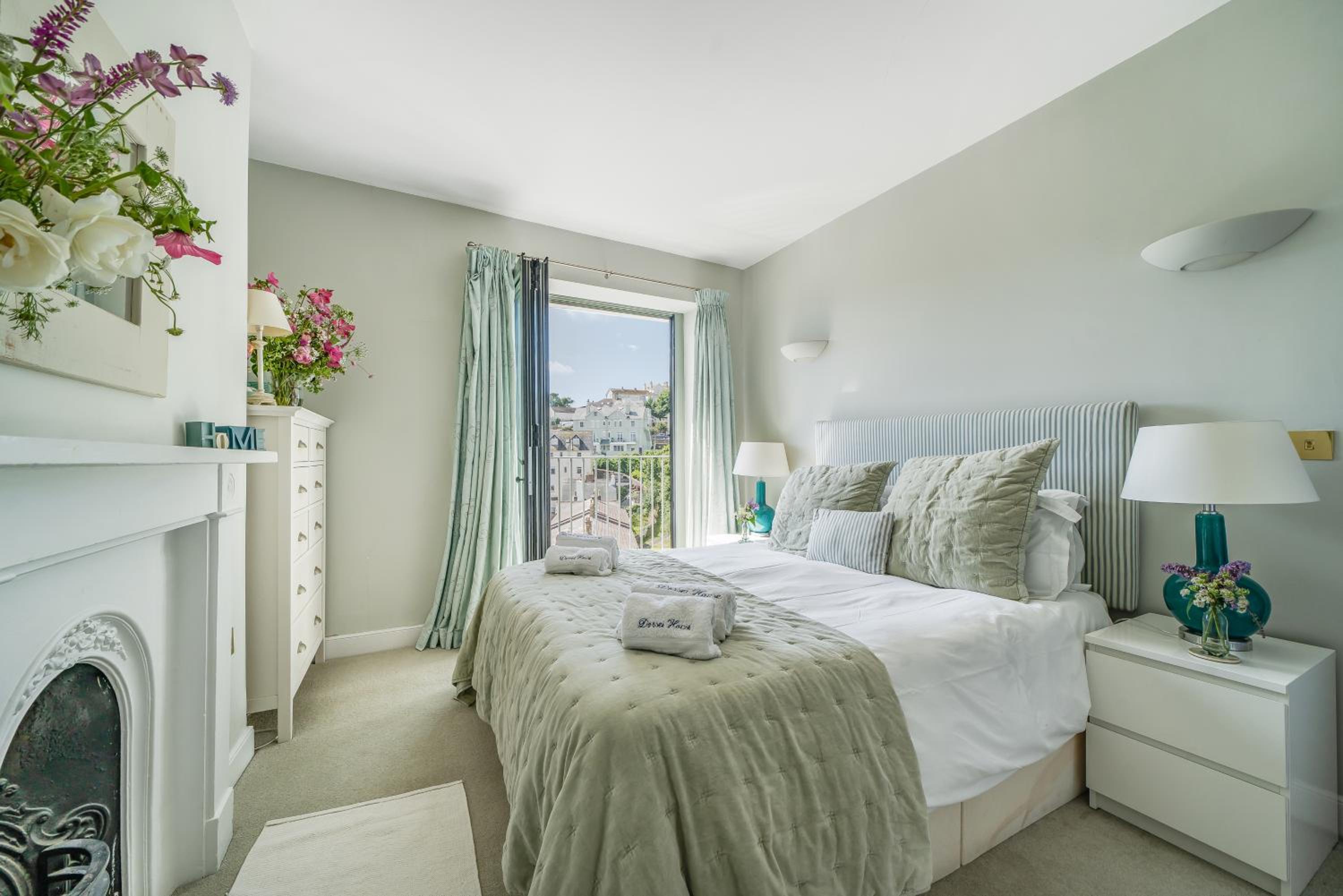 Dorset House, Salcombe, with Free Parking
