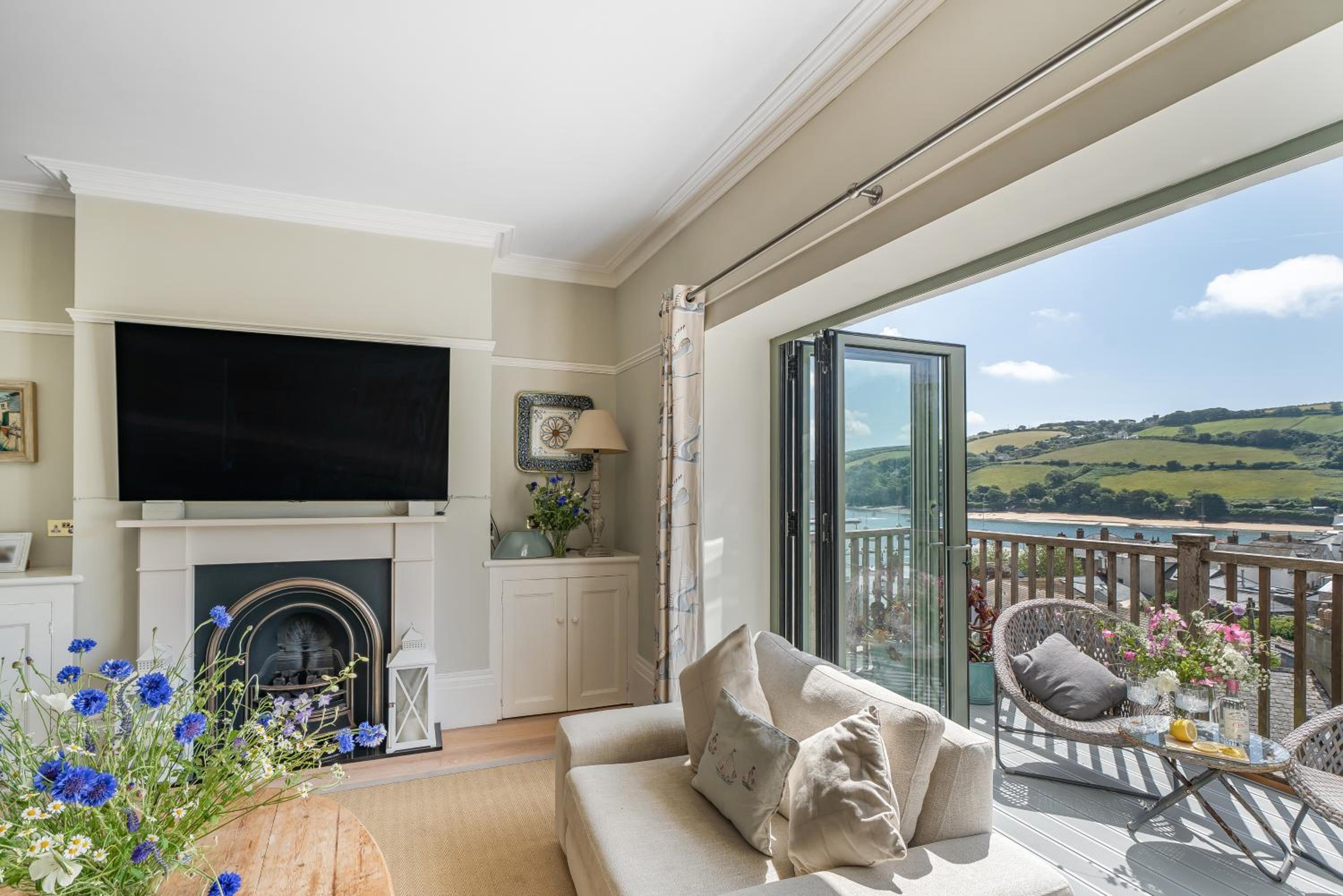 Dorset House, Salcombe, with Free Parking