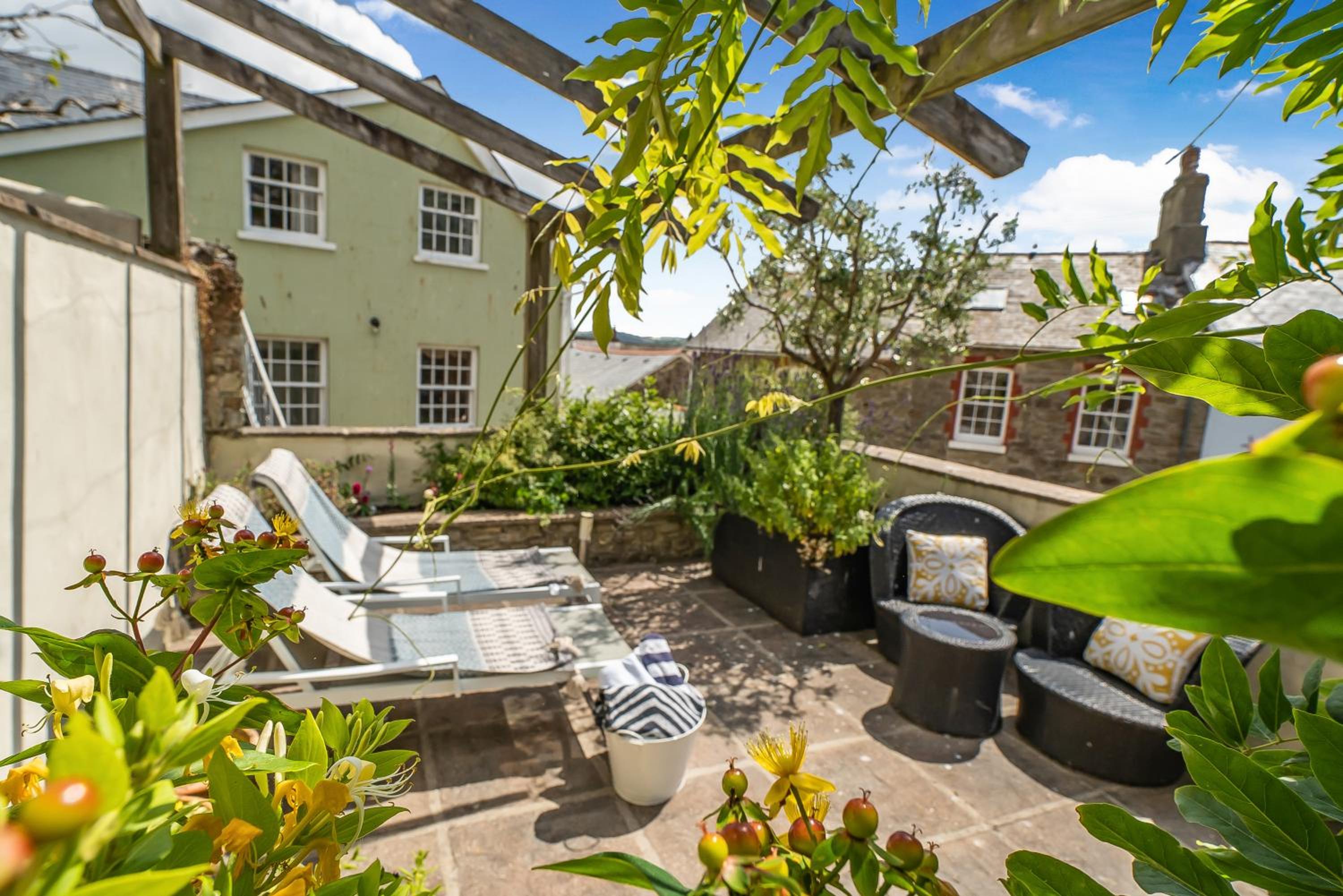Dorset House, Salcombe, with Free Parking