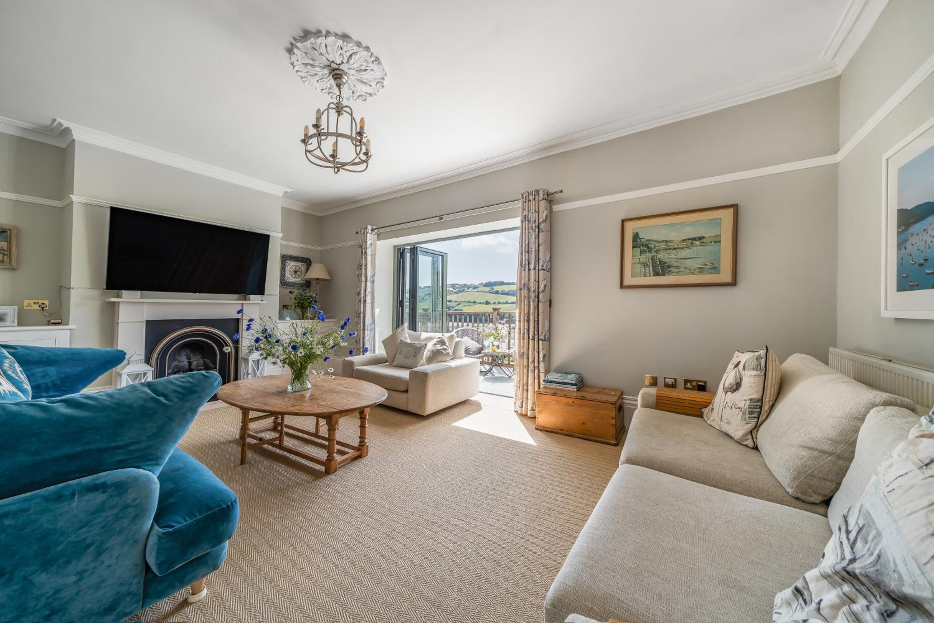 Dorset House, Salcombe, with Free Parking