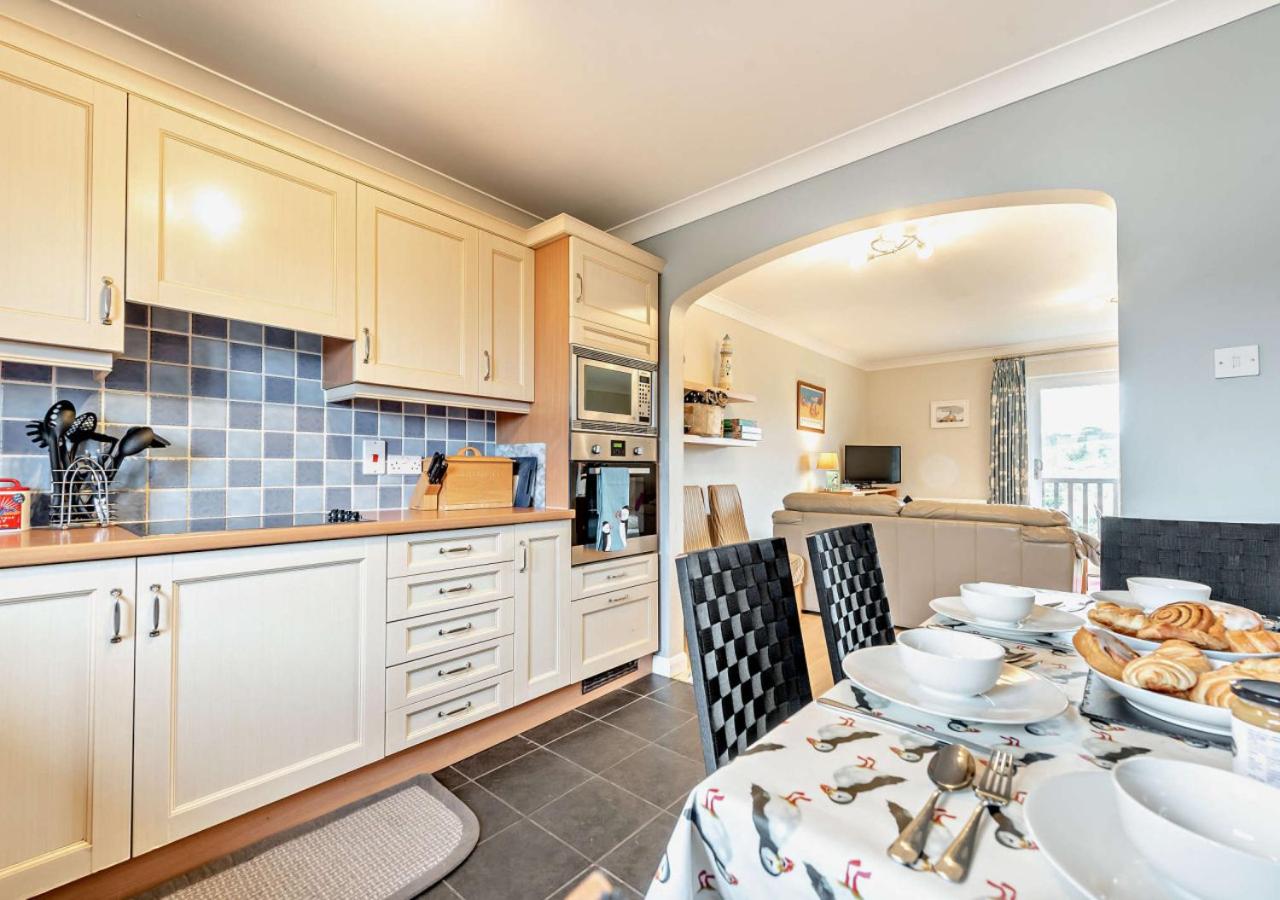 4 Bed in Broad Haven oc-b27955
