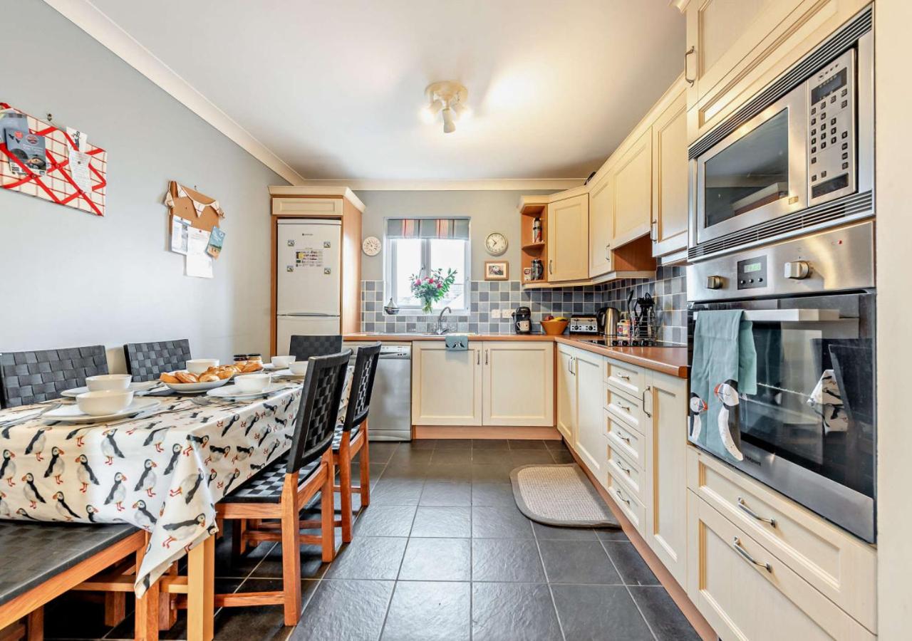 4 Bed in Broad Haven oc-b27955