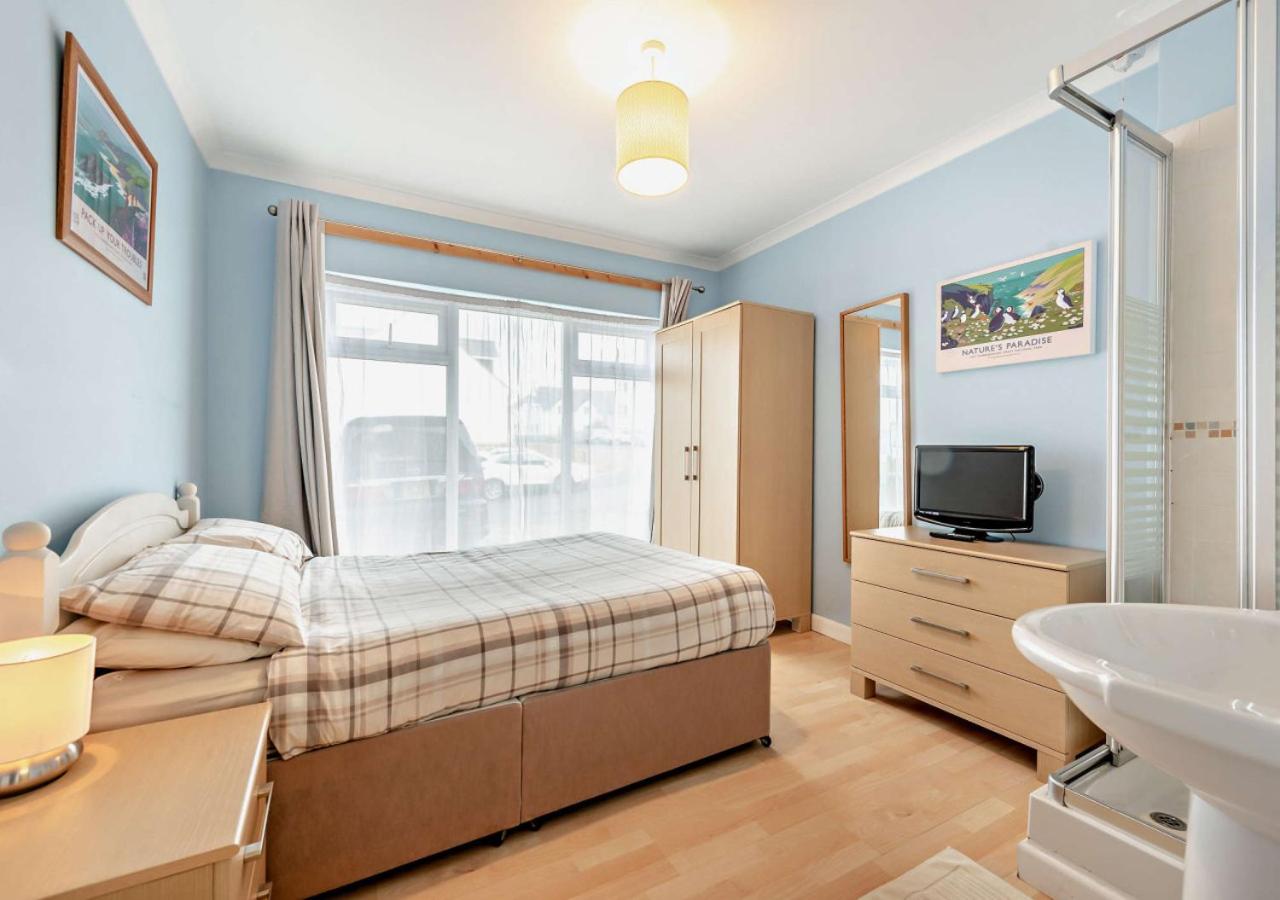 4 Bed in Broad Haven oc-b27955