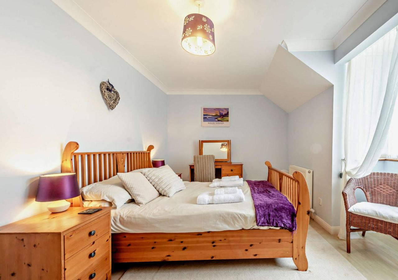 4 Bed in Broad Haven oc-b27955