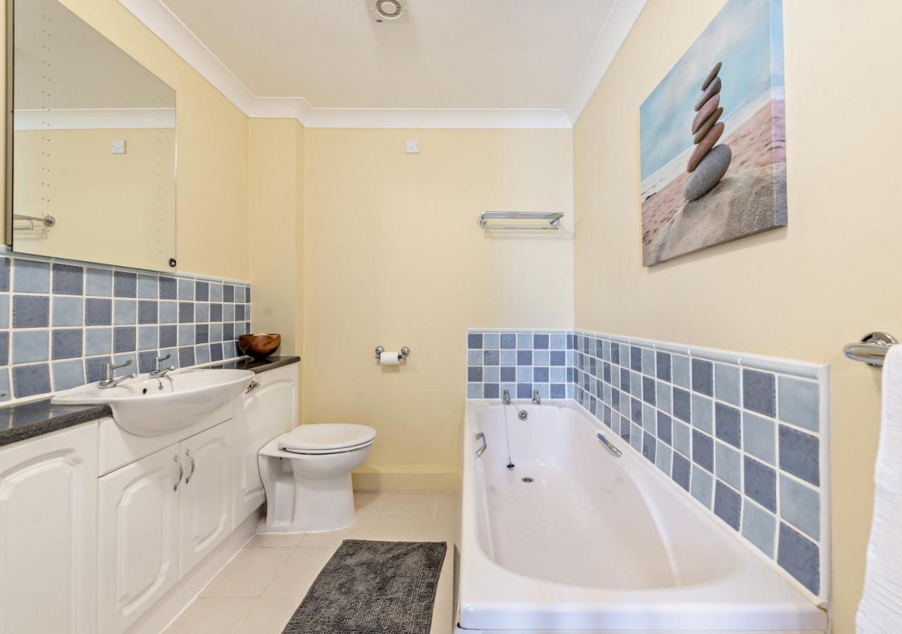 4 Bed in Broad Haven oc-b27955