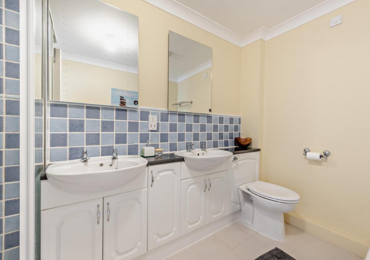 4 Bed in Broad Haven oc-b27955
