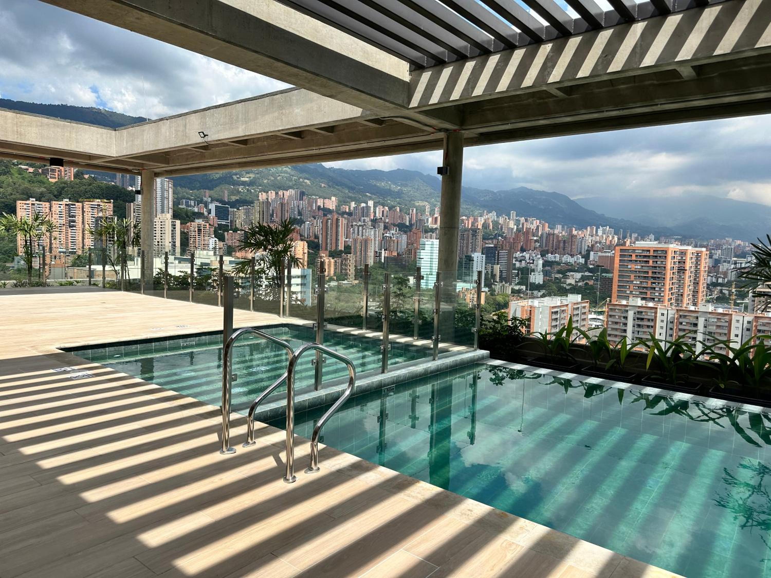 Brand new loft 1BR Balcony