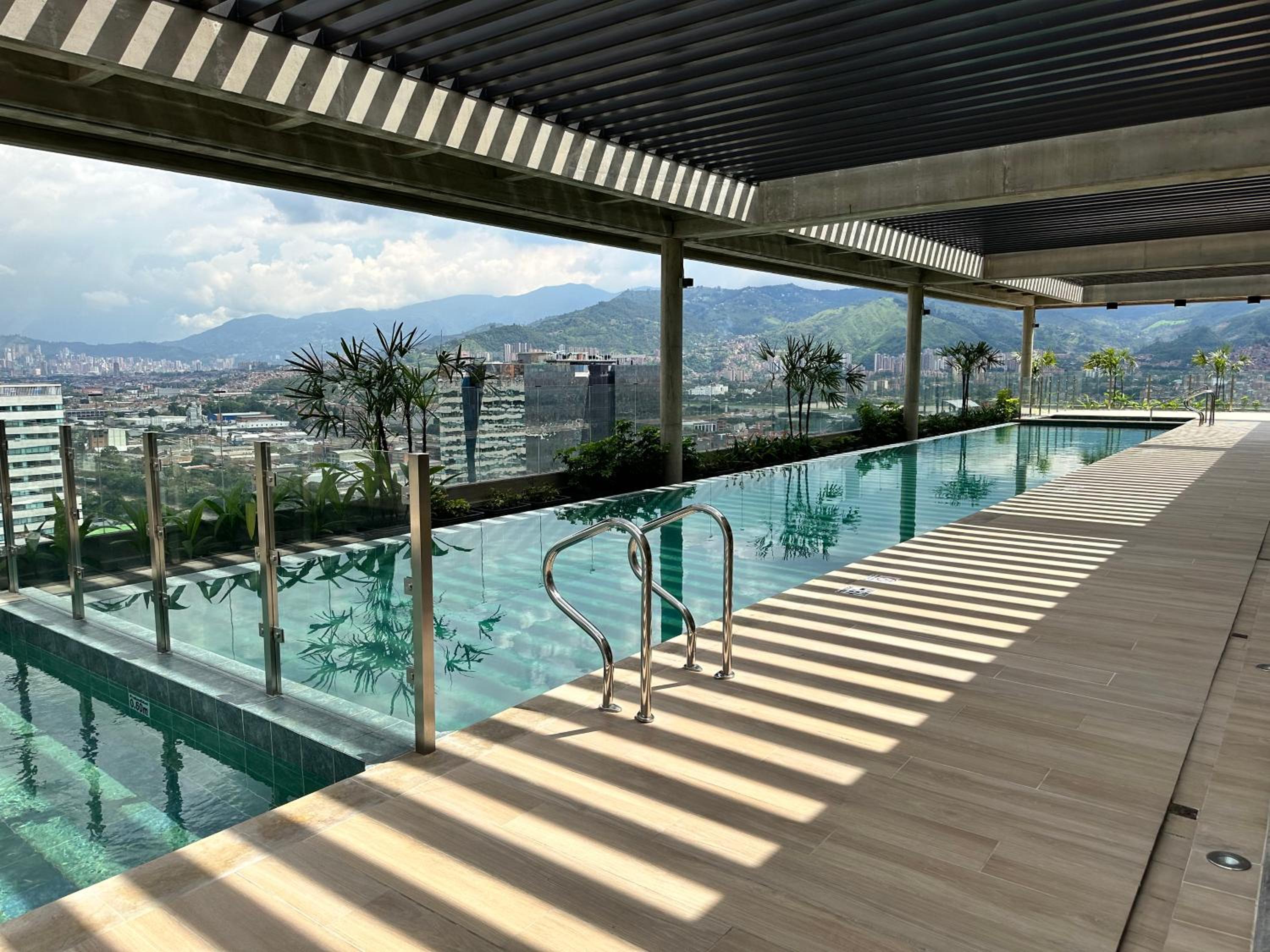 Brand new loft 1BR Balcony
