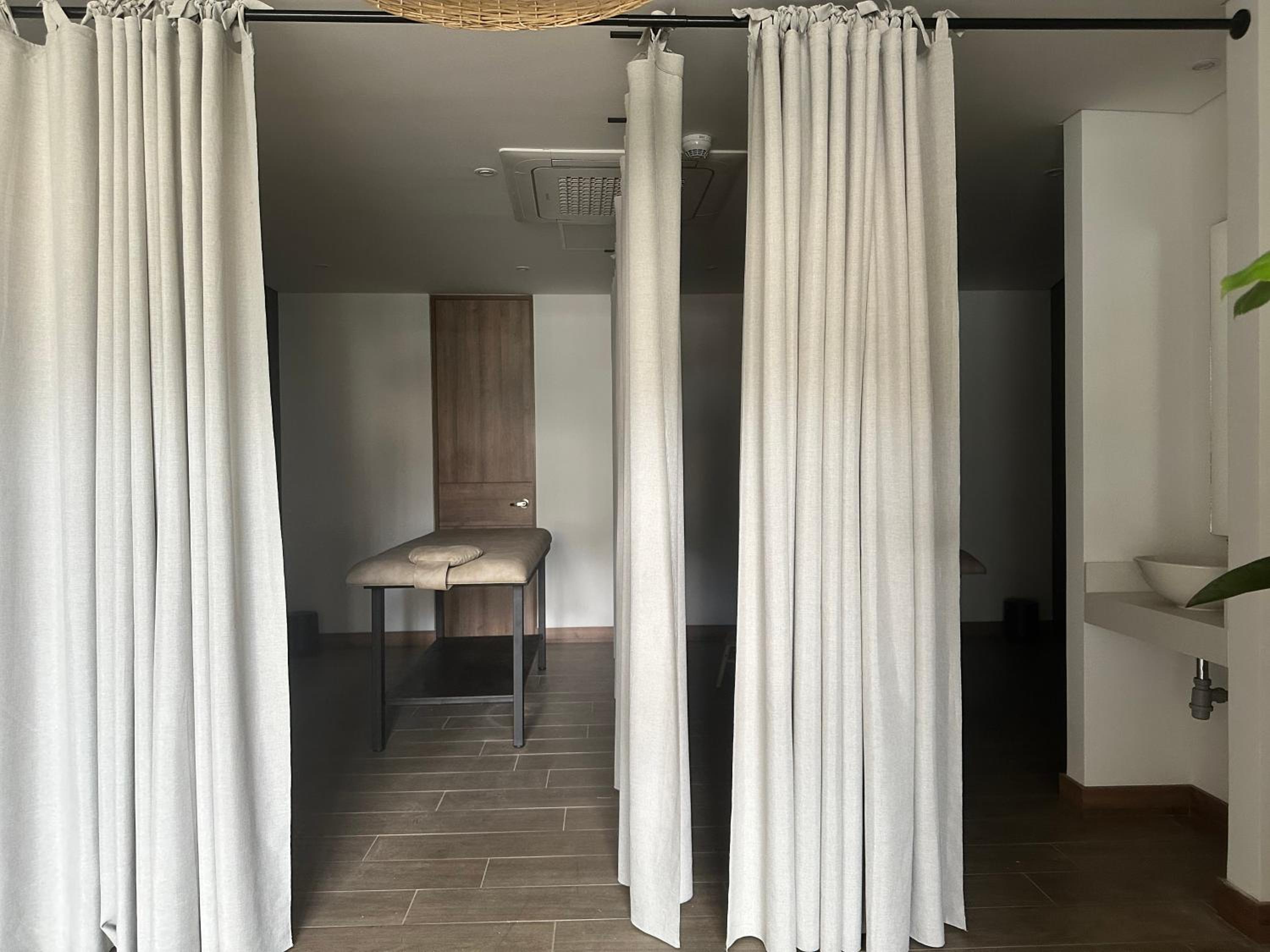 Brand new loft 1BR Balcony