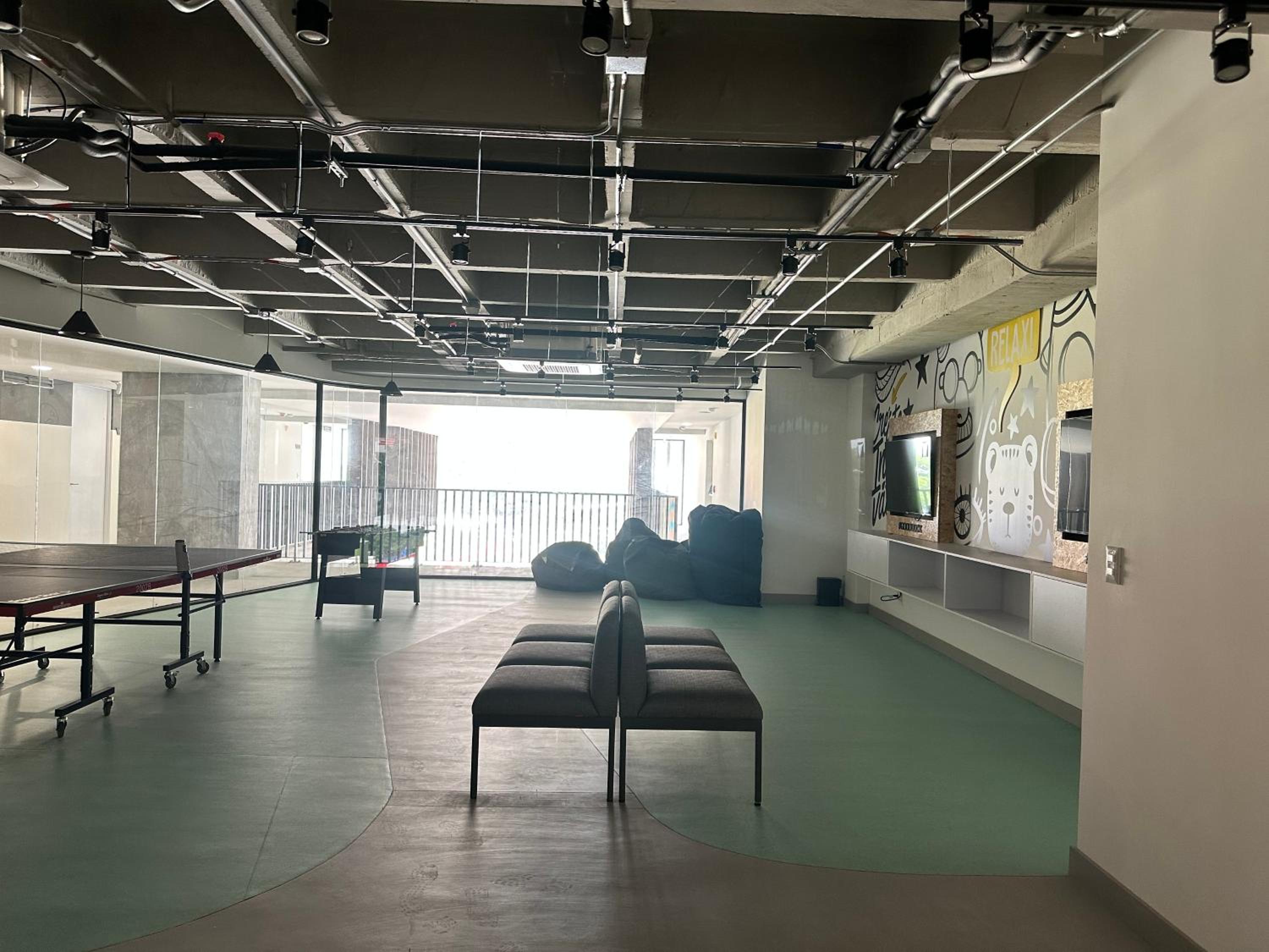Brand new loft 1BR Balcony