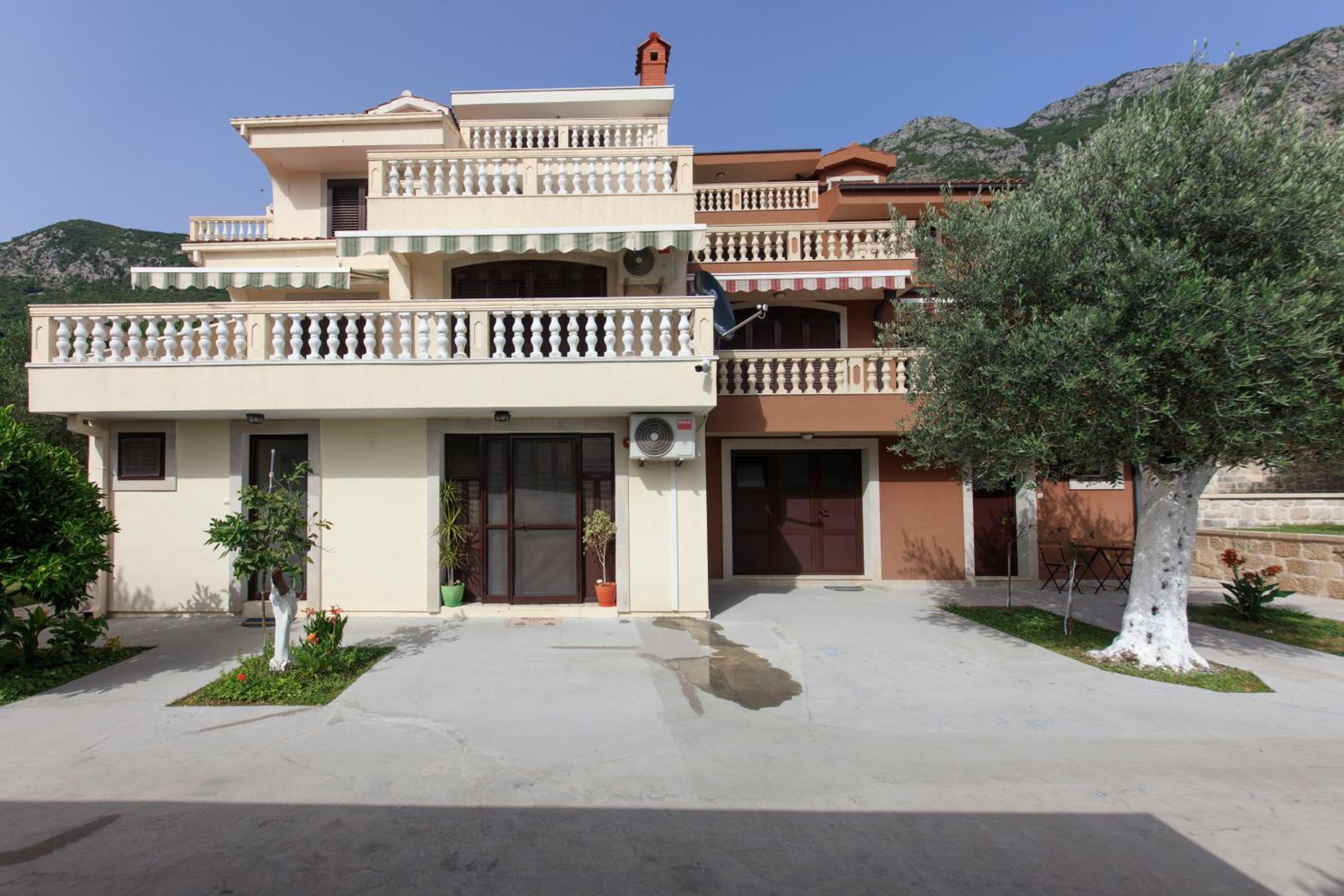 Apartment Olive Risan