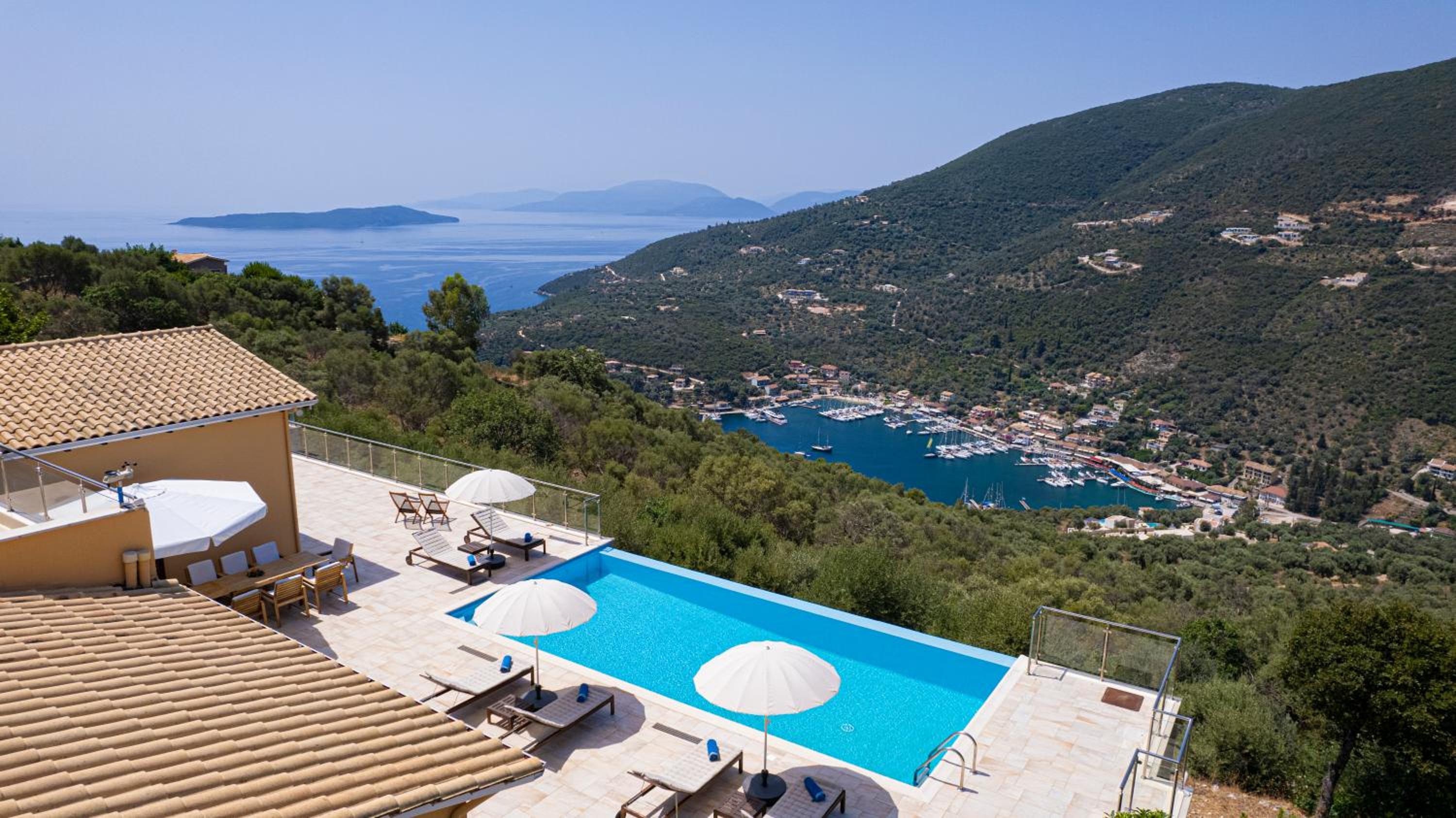 Adamas Villa