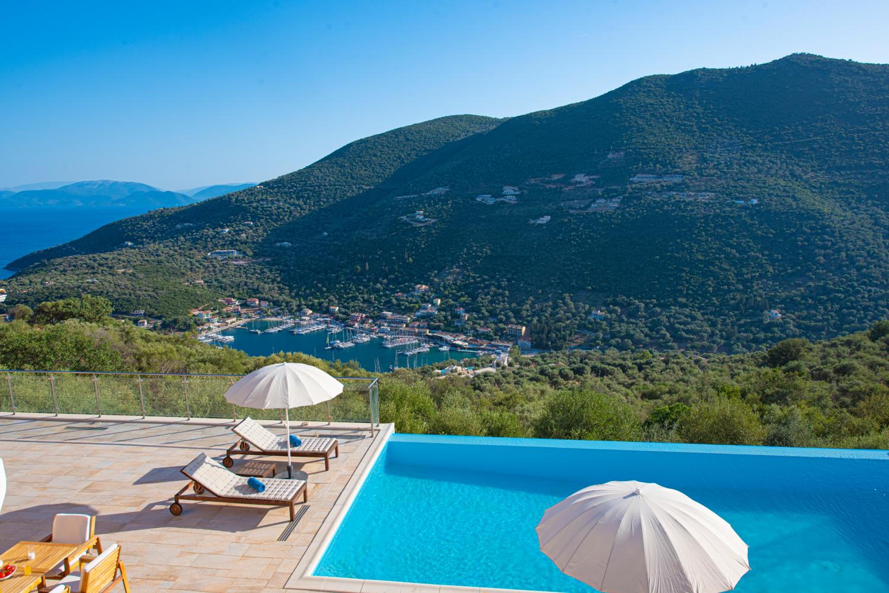 Adamas Villa