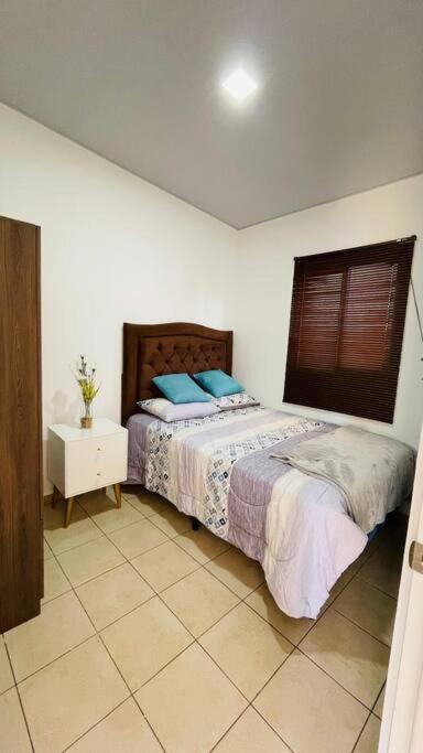 La Casita Amarilla de Santa Ana view 3