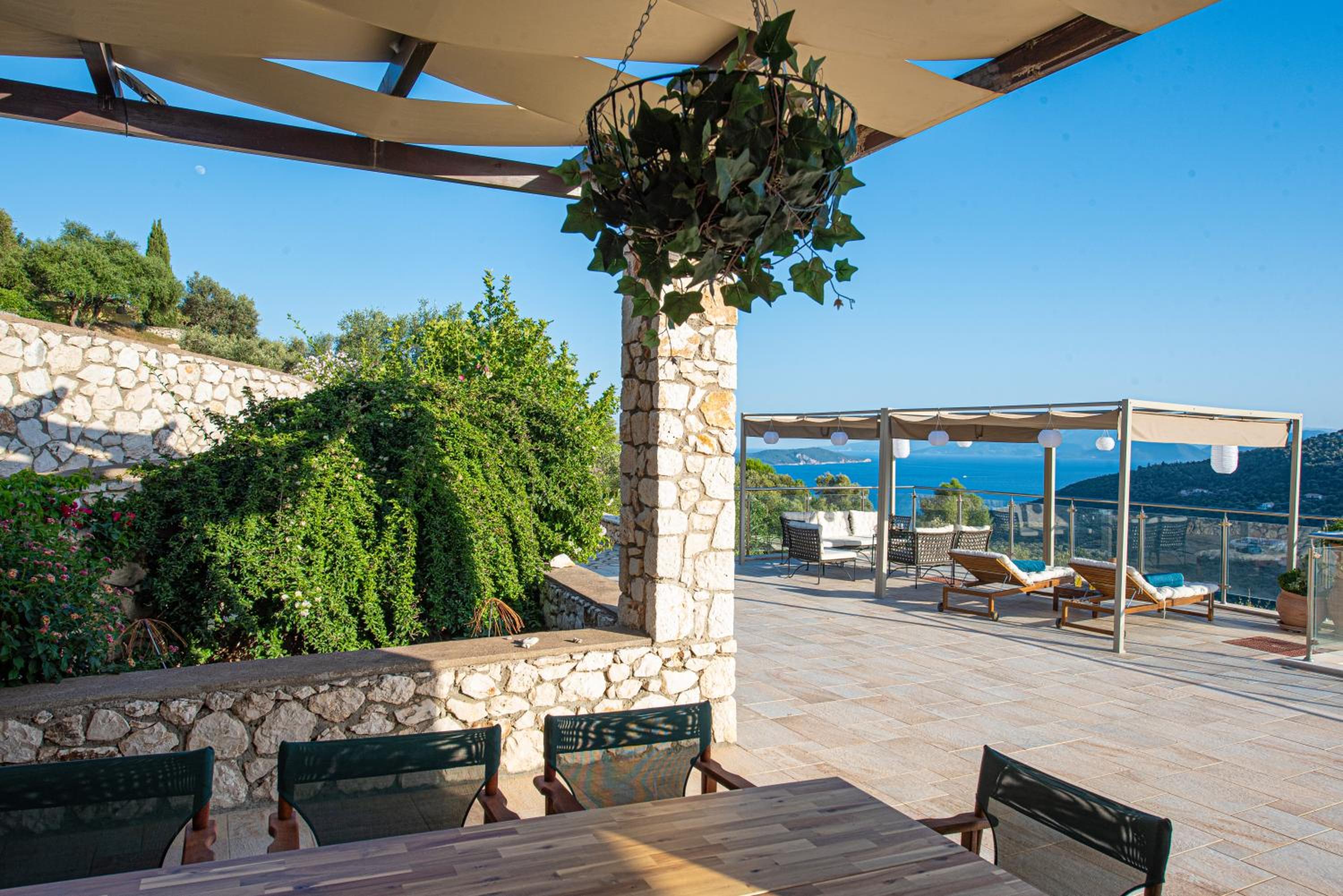 Adamas Villa