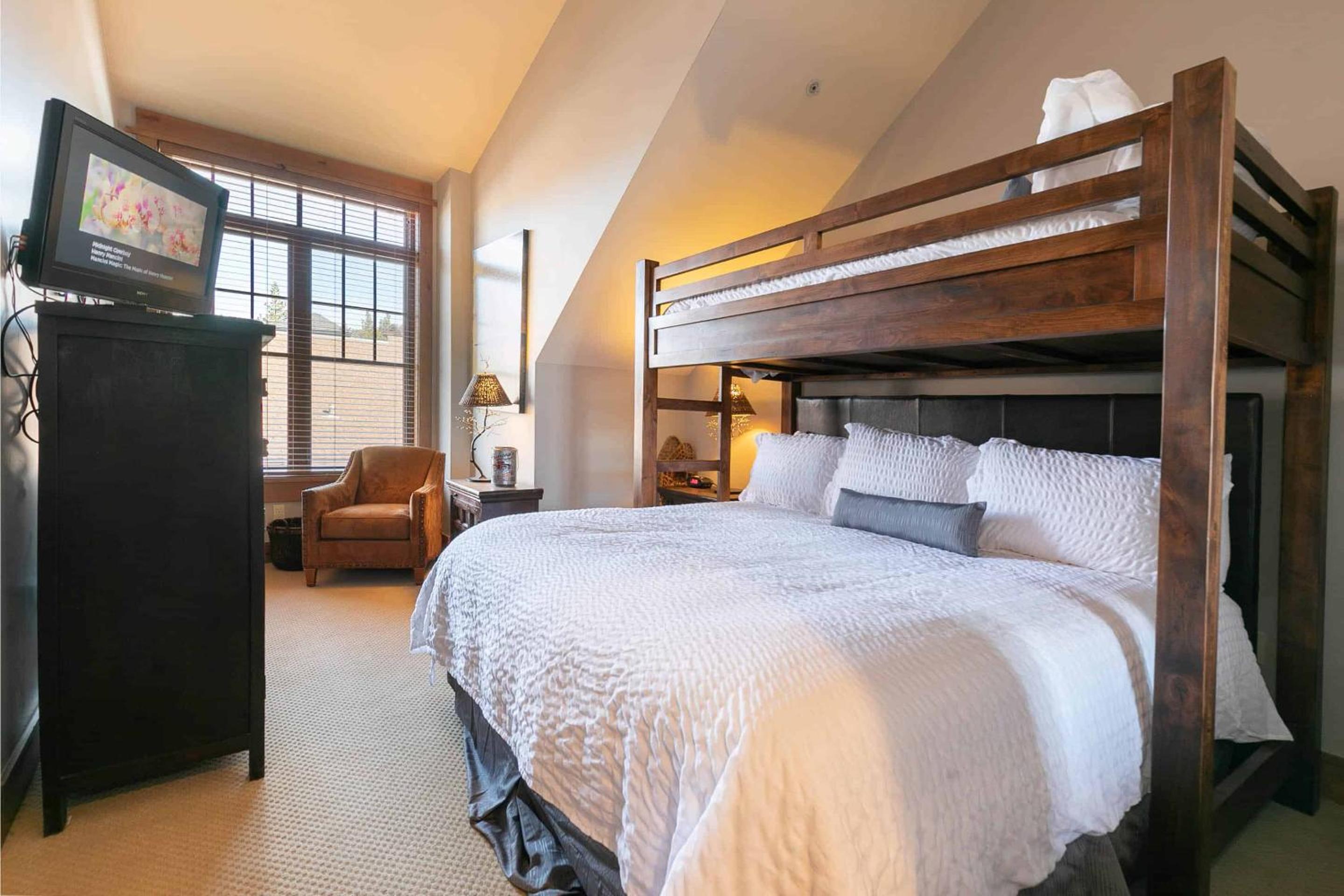 Lake Tahoe Vacations - Big Horn Lodge 501 by East West Hospitality - Property Image 11