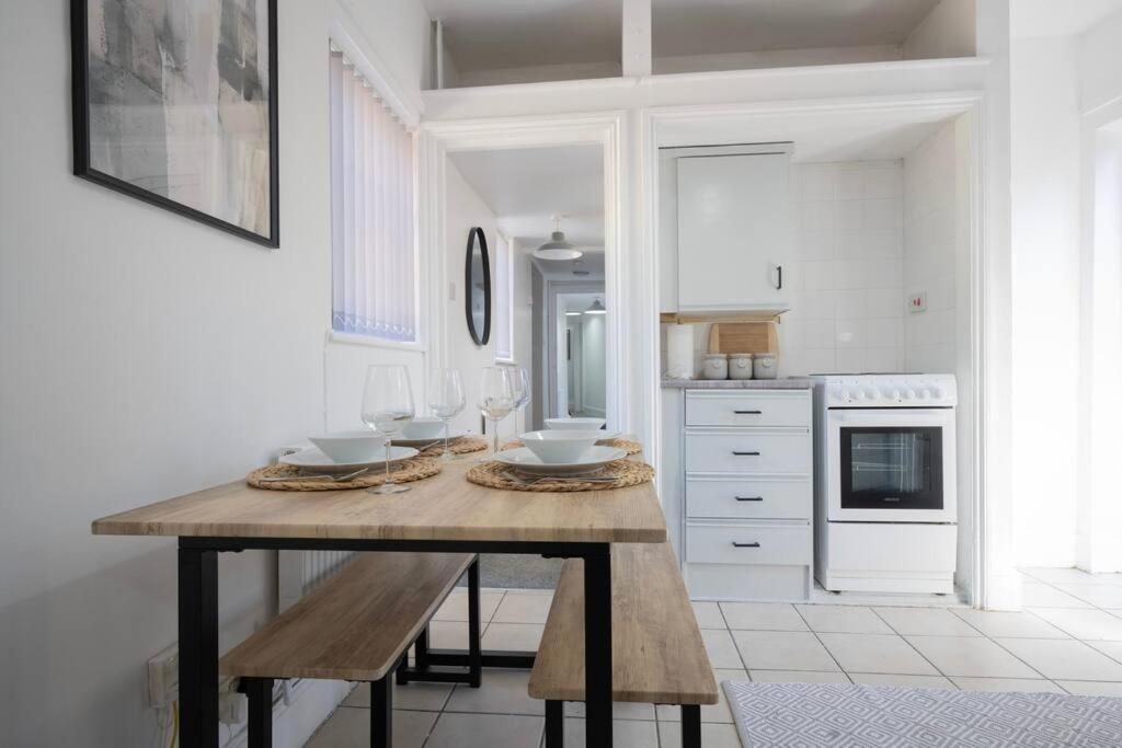 4-Bedroom Central Canterbury Cottage view 2