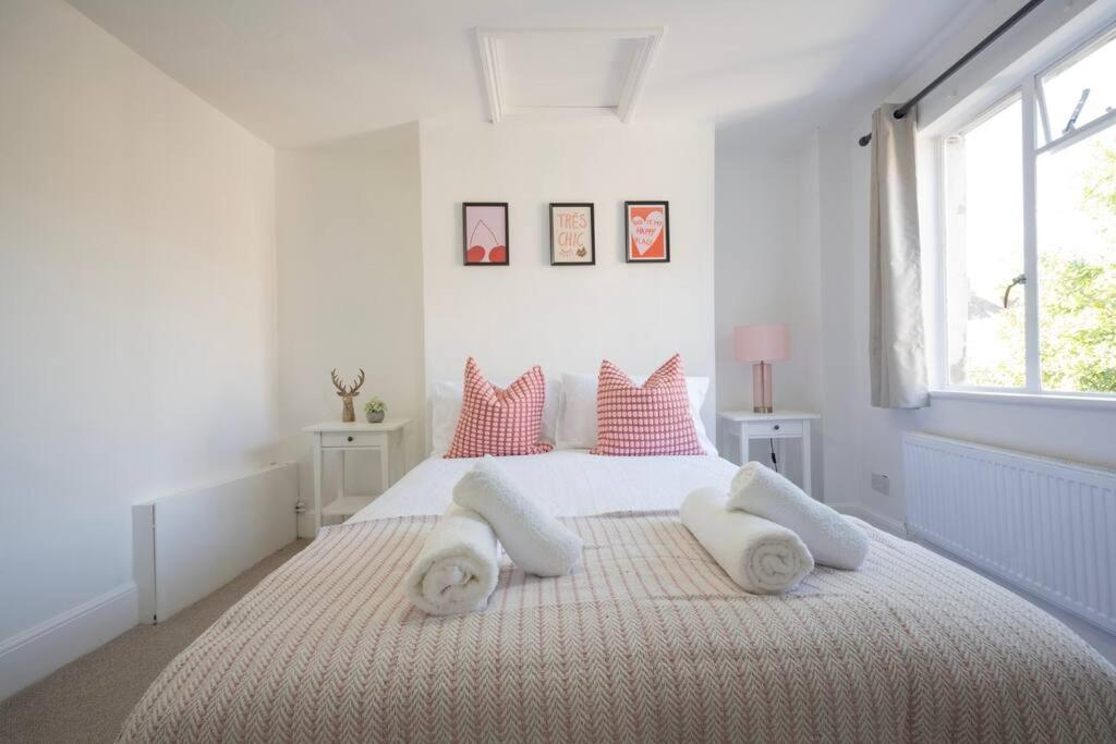4-Bedroom Central Canterbury Cottage view 3