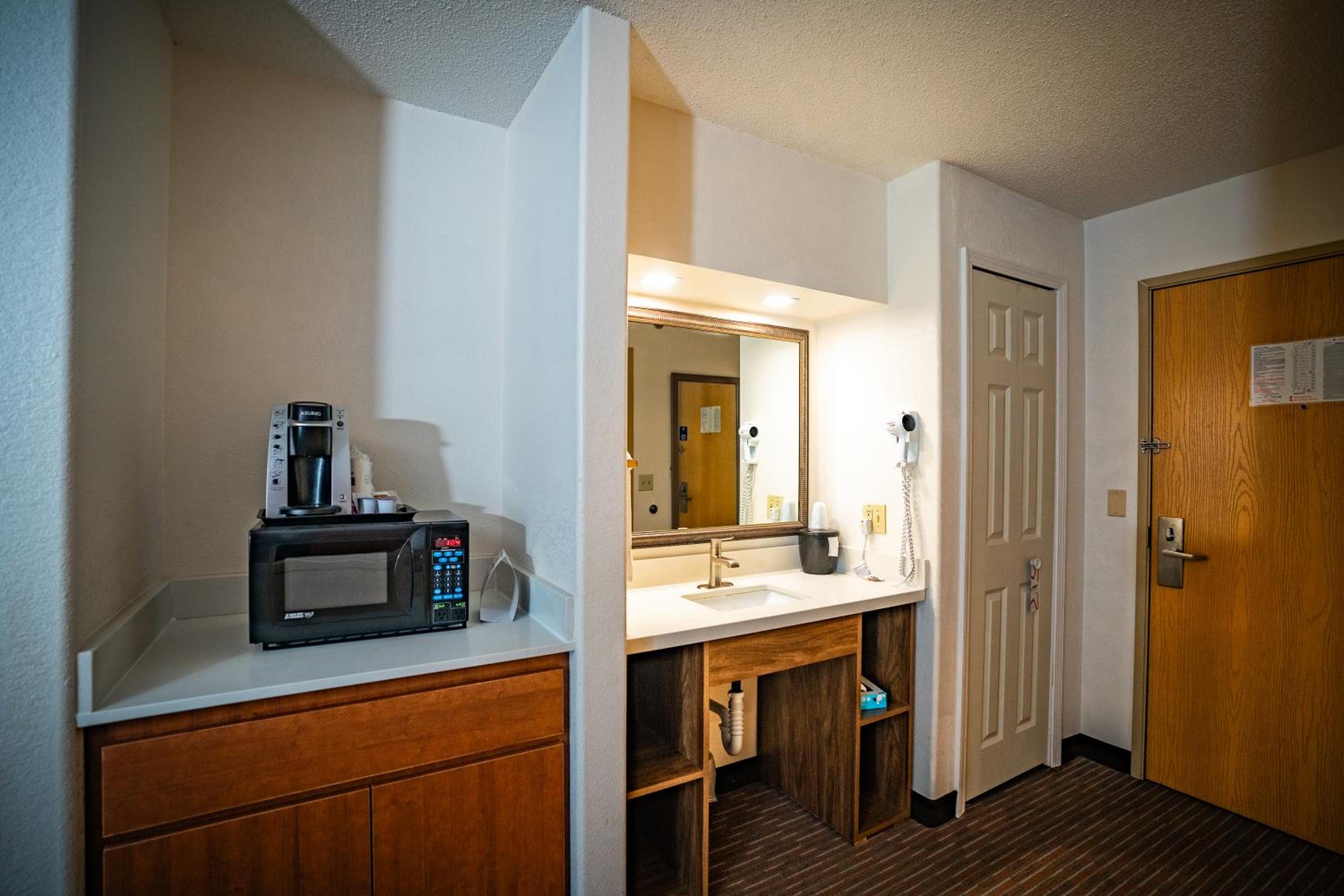 Ogallala Vacations - Americinn by Wyndham Ogallala - Property Image 2