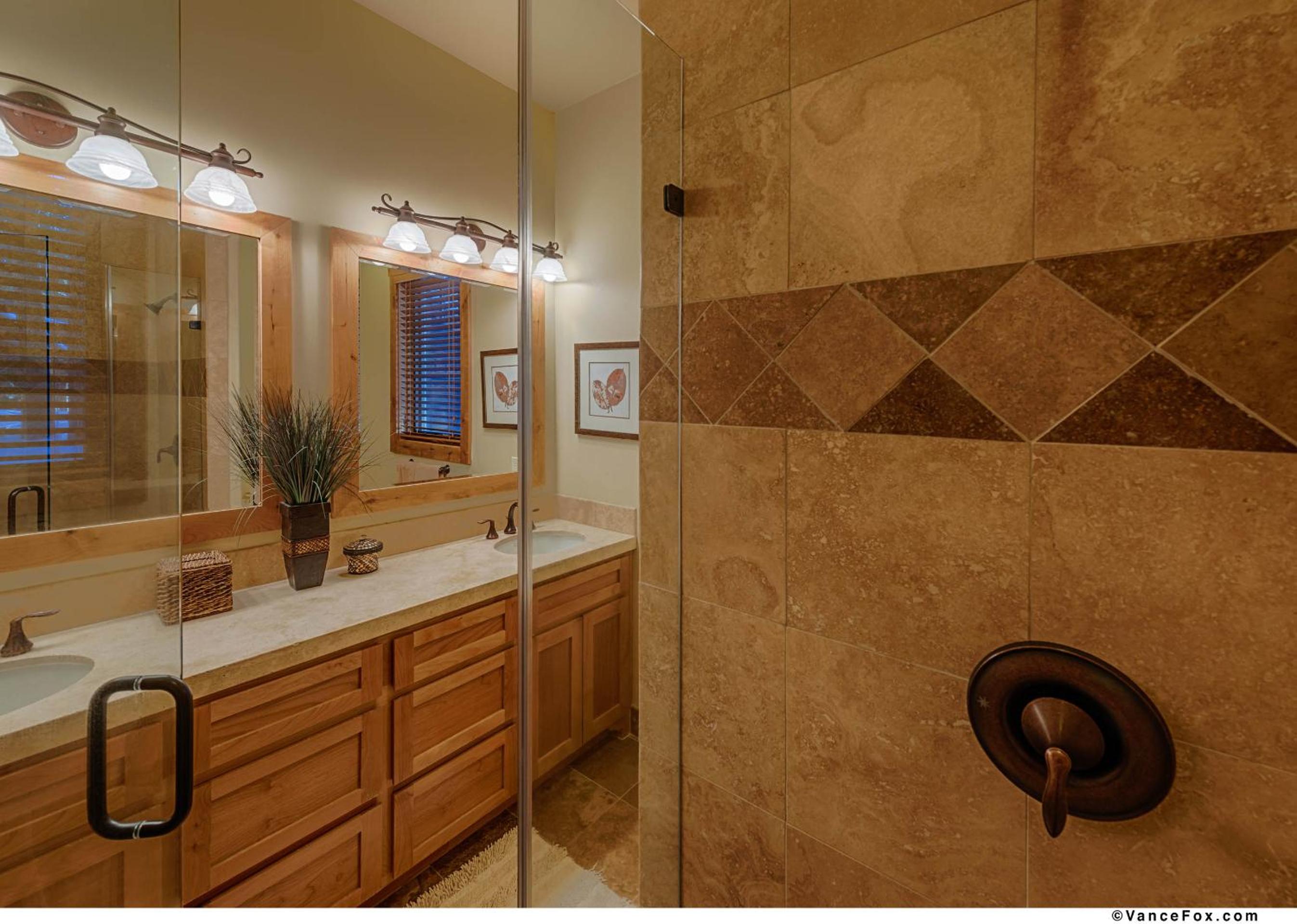 Caleb Drive 12802 by East West Hospitality view 5