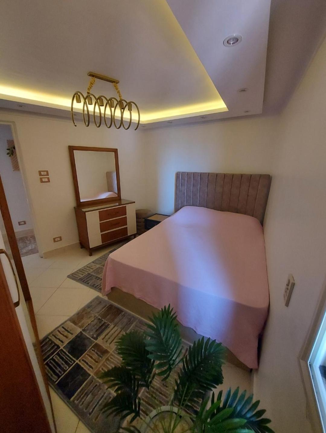 Alexandria Seaview studio