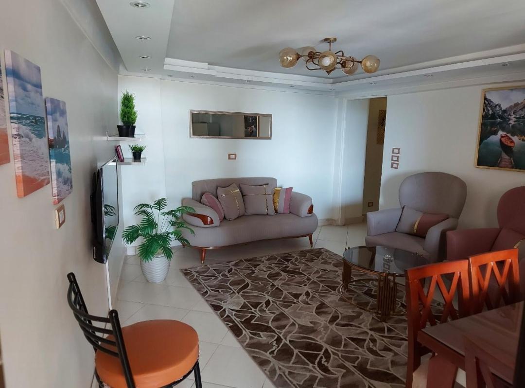 Alexandria Seaview studio
