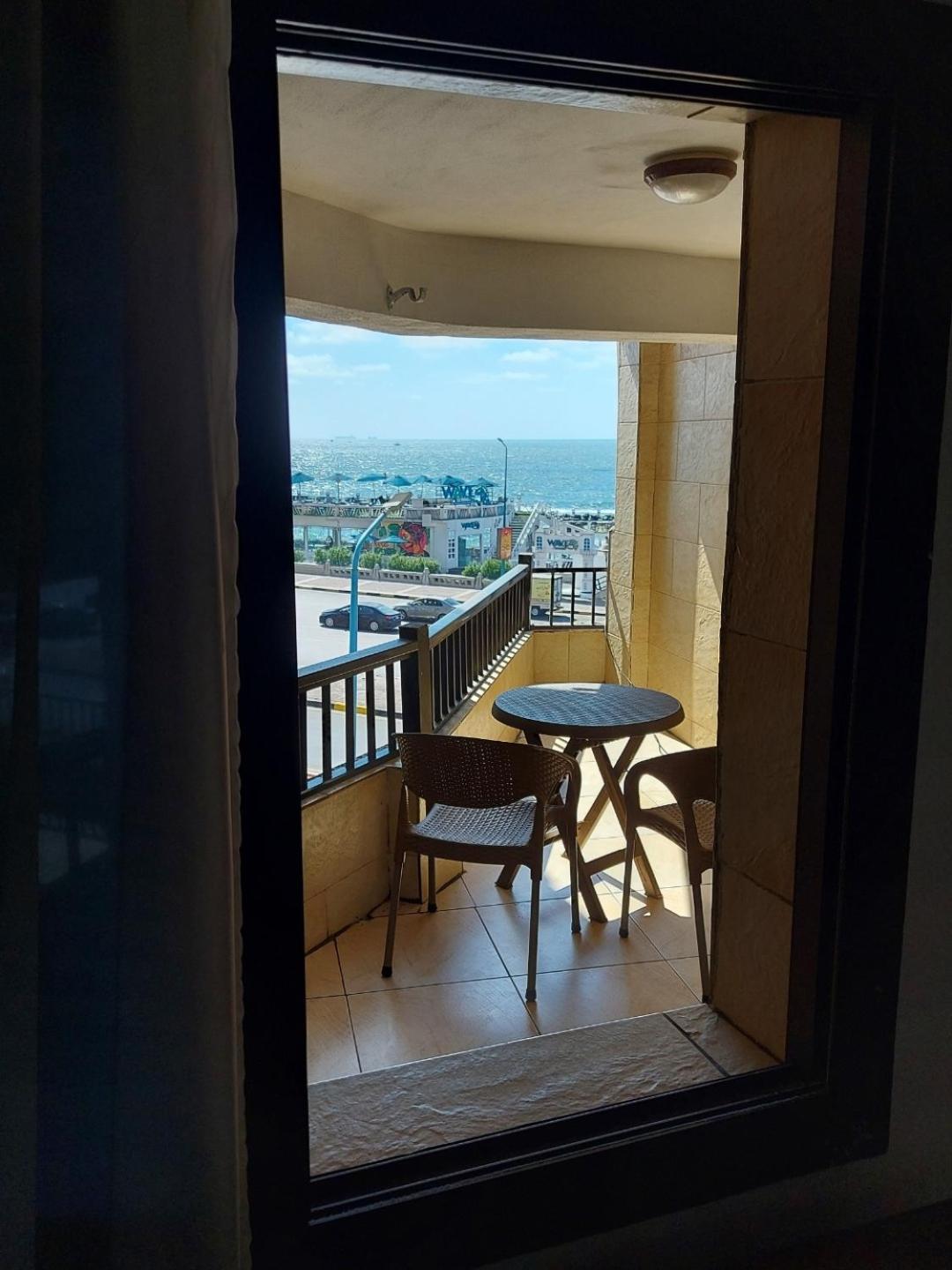 Alexandria Seaview studio