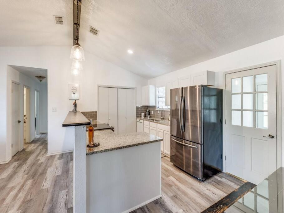 7 Bed Wine Country Home Mins from Shops and Restaurants