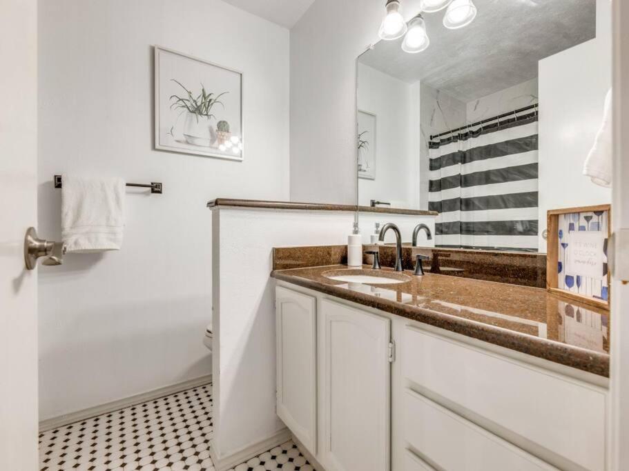 7 Bed Wine Country Home Mins from Shops and Restaurants