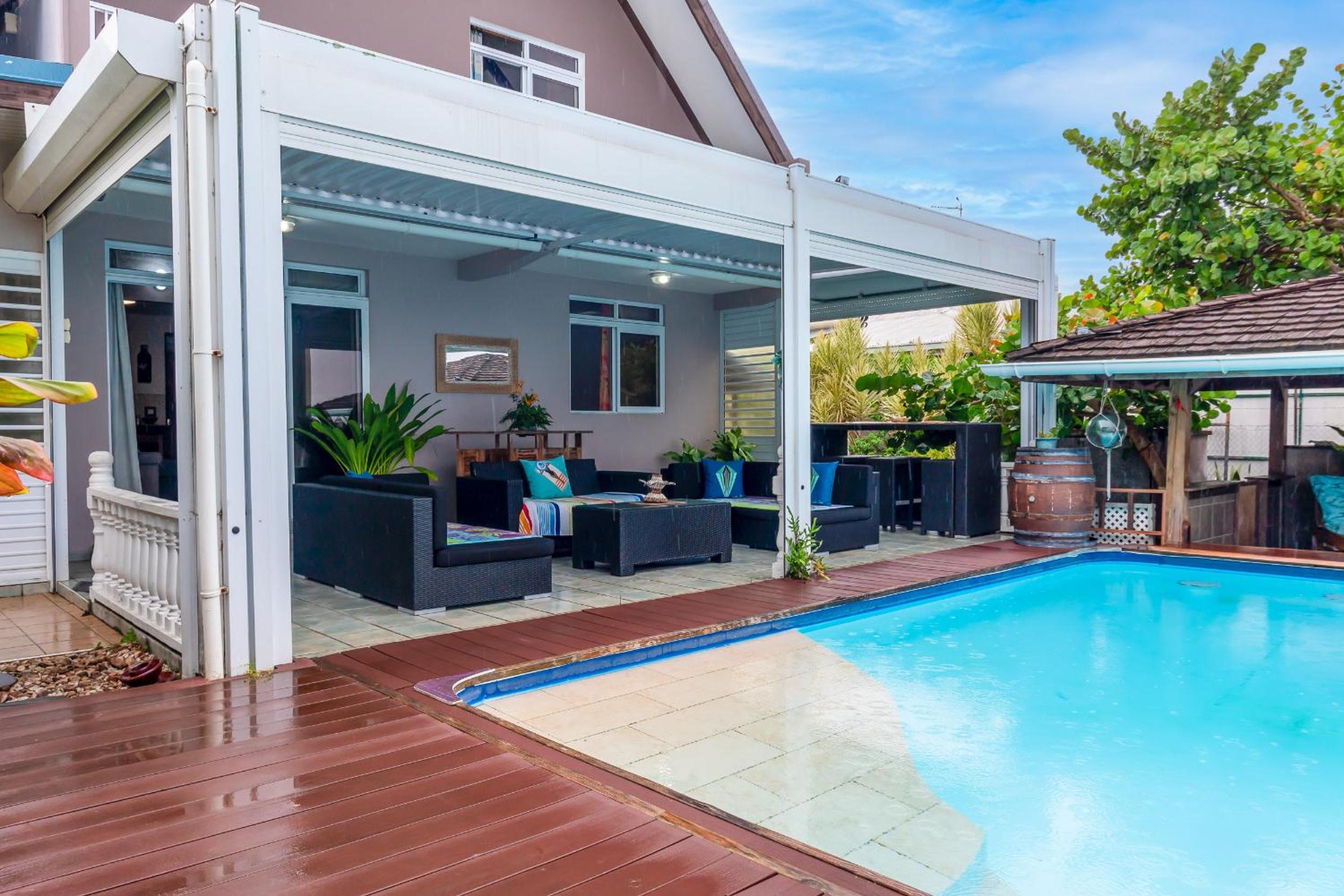 Villa Sunset Manarii in Paea Pool & Beach view 2