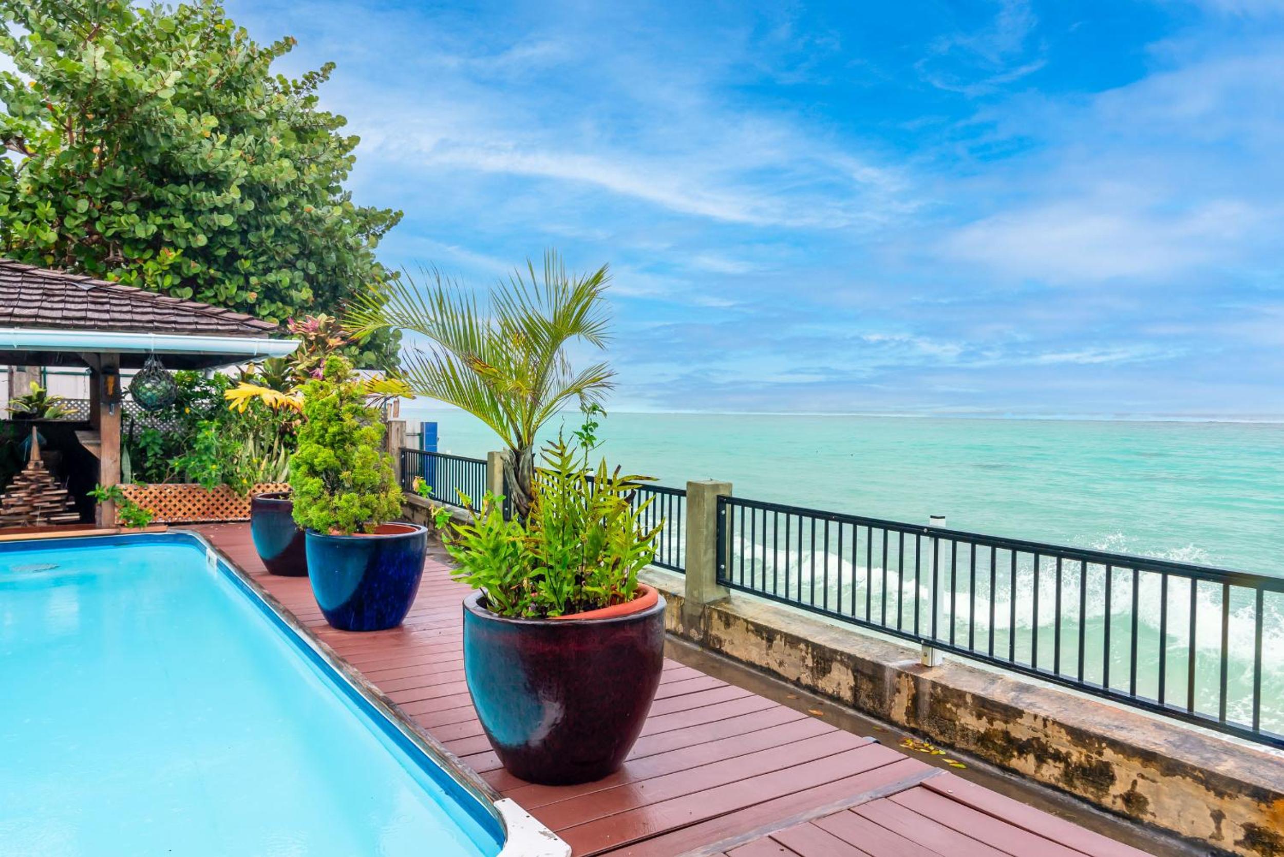 Villa Sunset Manarii in Paea Pool & Beach view 3