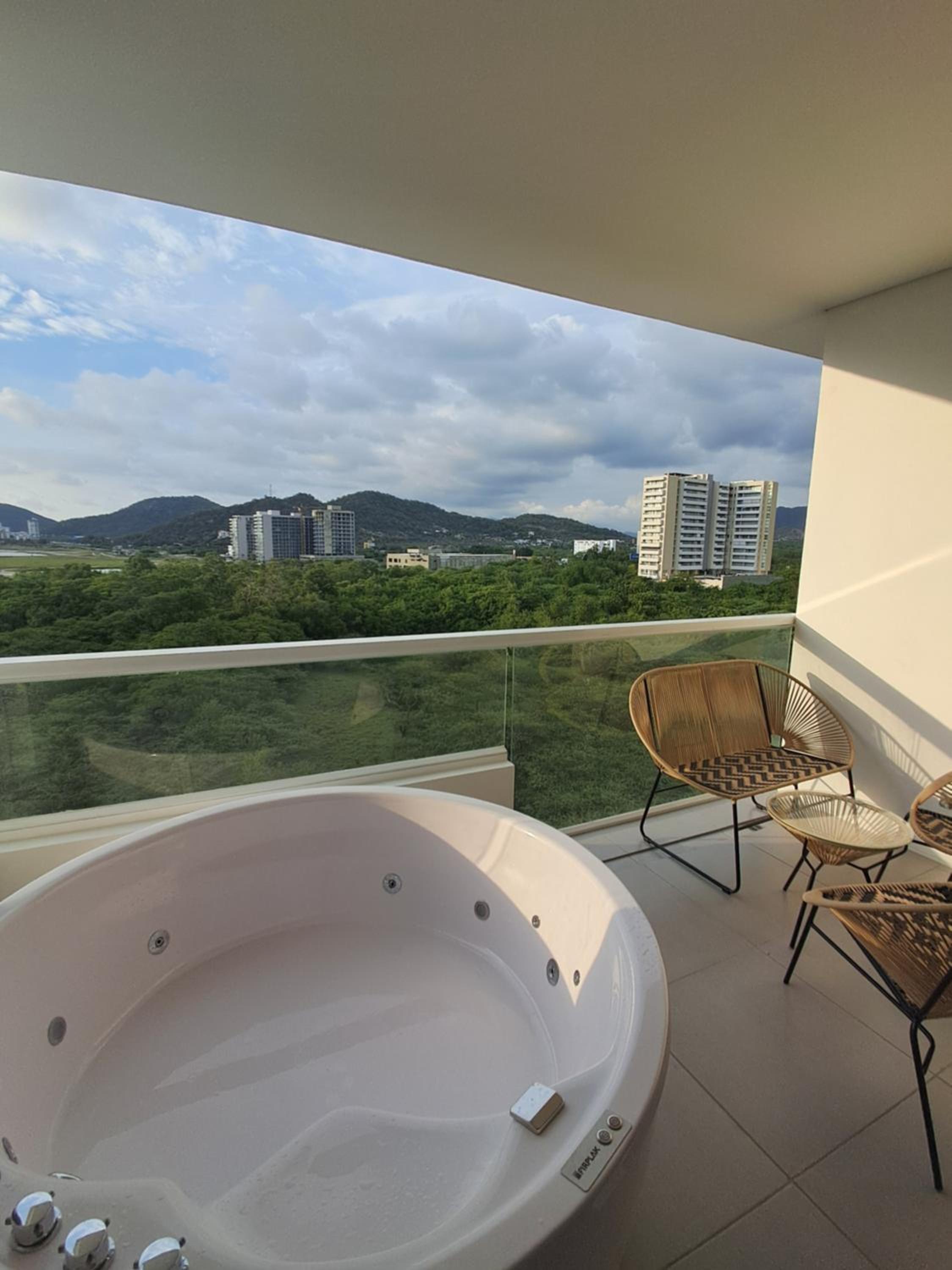 Hotel Jacuzzi Horizonte 714 - Image 1