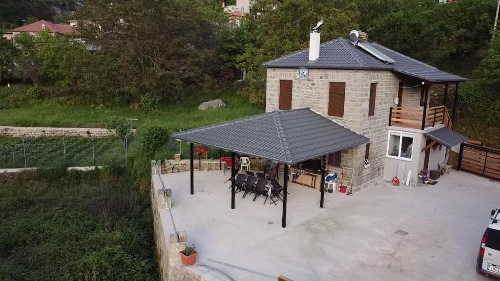 Stonehouse Karidis
