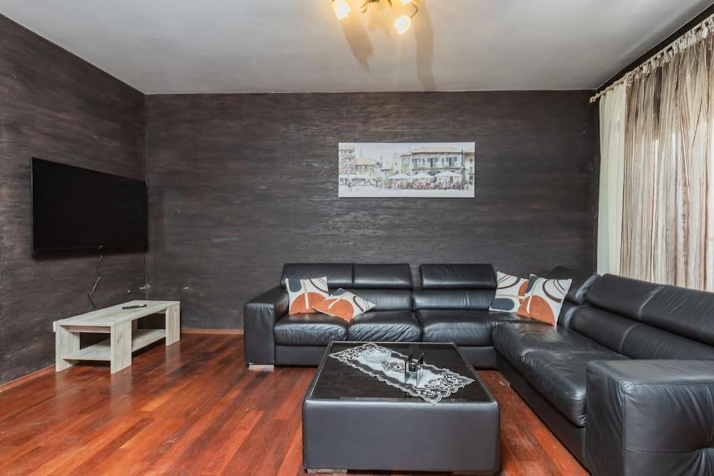 Three Bedroom Apartment with Pool in Kotor view 3