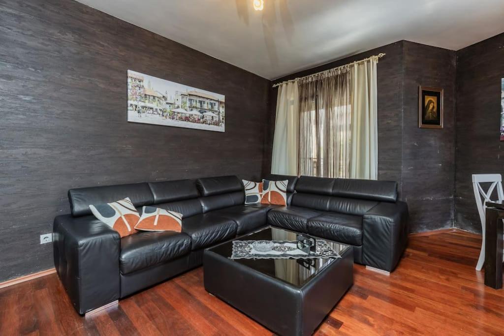 Three Bedroom Apartment with Pool in Kotor view 4