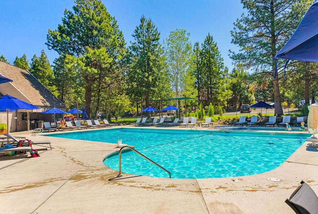 Alpine Studio at Mount Bachelor Village Resort with Pool and Hot Tub