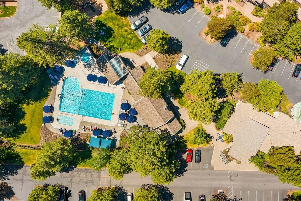 Alpine Studio at Mount Bachelor Village Resort with Pool and Hot Tub