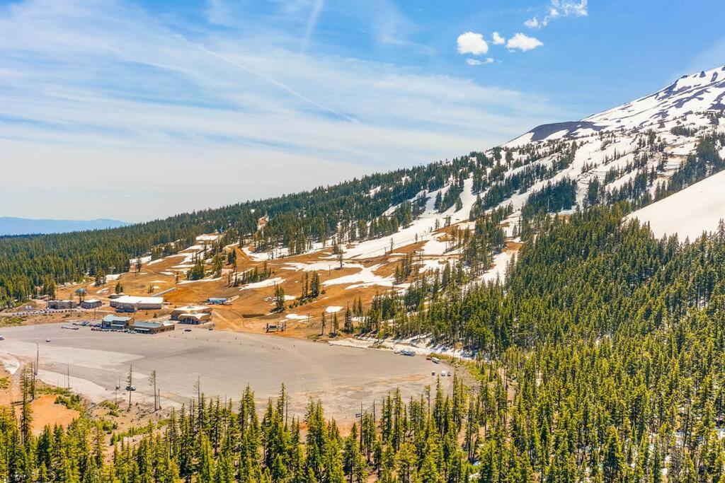Alpine Studio at Mount Bachelor Village Resort with Pool and Hot Tub